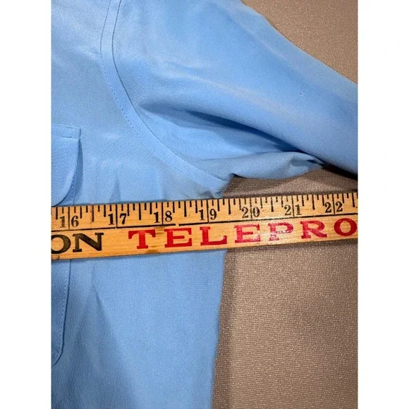 Equipment Femme Blue 100% Silk Long Sleeve Button Down Blouse Q23-E231 Size M - Picture 7 of 10